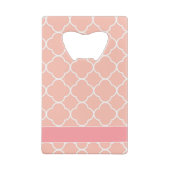 ピンクと白のパターンをパーソナライズ クレジットカード栓抜き (裏面)