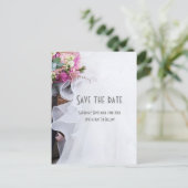 ピンクと白のフローラ結婚の日付を保存する 案内ポストカード (スタンド正面)