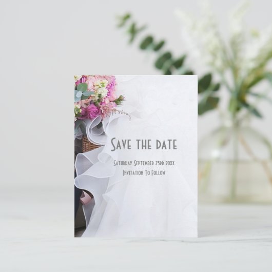 ピンクと白のフローラ結婚の日付を保存する 案内ポストカード (スタンド正面)