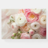 ピンクと白のラヌンキュラスの花束が閉まる ゲストブック (裏面)