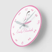 ピンクと白のロッキングホーステーマラウンドクロック ラウンド壁時計 (傾斜)
