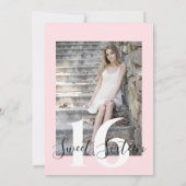 ピンクと白の写真パーソナライズされたSweet sixteen 招待状 (裏面)