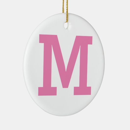 ピンクと白の大イニシャル文字の無地の色 セラミックオーナメント (右)