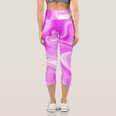 ピンクと白の大理石の渦巻き流体アート カプリレギンス (裏面)