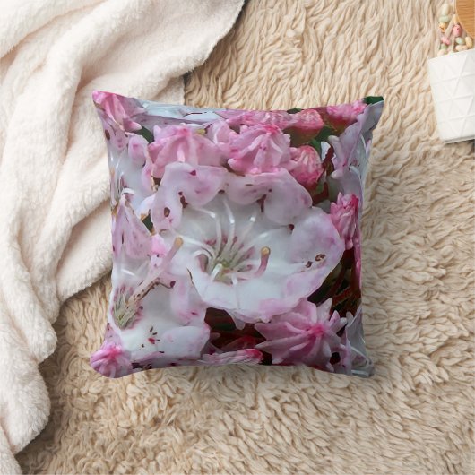 ピンクと白の山の月桂樹の花 クッション (ブランケット)