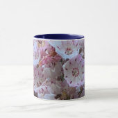 ピンクと白の山の月桂樹の花 マグカップ (中央)