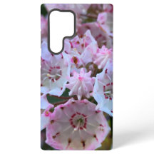 ピンクと白の山の月桂樹の花