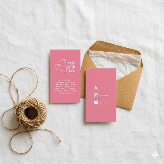 ピンクと白の愛のハート社会的リンクで作られた エンクロージャーカード
