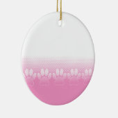 ピンクと白の手と新聞社の背景 セラミックオーナメント (右)