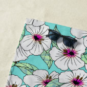 ピンクと白の熱帯性ハイビスカスの花の模様 ビーチタオル (インサイチュ)