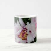 ピンクと白の牡丹の花 コーヒーマグカップ (中央)