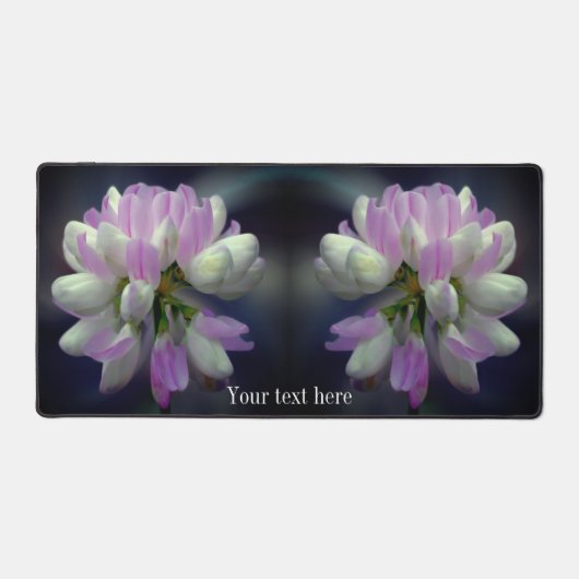ピンクと白の花が近いパーソナライズされた デスクマット (正面)