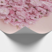 ピンクと白の花の花びら ラッピングペーパー (角)