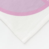 ピンクと白の花びらの円とダイヤモンドのパターン フリースブランケット (角)