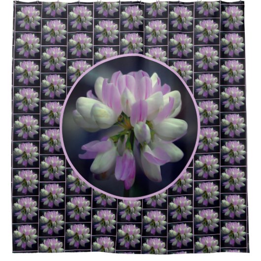 ピンクと白の花クローズアップ模様 シャワーカーテン (正面)