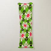 ピンクと白の花模様 ボディピロー (正面縦)