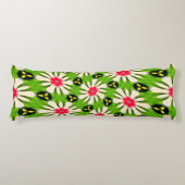 ピンクと白の花模様 ボディピロー (正面)