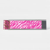 ピンクと白の複雑な花のパターン、アート デスクネームプレート (正面)