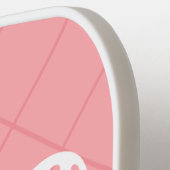 ピンクと白のXOXOシグナパーソナライズされたチャ ピックルボールラケット (左詳細)