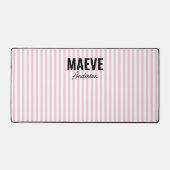 ピンクと白ストライプのパーソナライズされたモダンエレガント デスクマット (正面)
