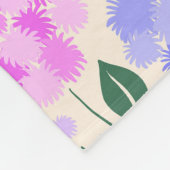 ピンクと紫と青の花のパターン フリースブランケット (角)