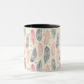 ピンクと紫のエスニックの羽毛模様 マグカップ (中央)