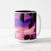 ピンクと紫のサンセットパームツリー ツートーンマグカップ (正面右)