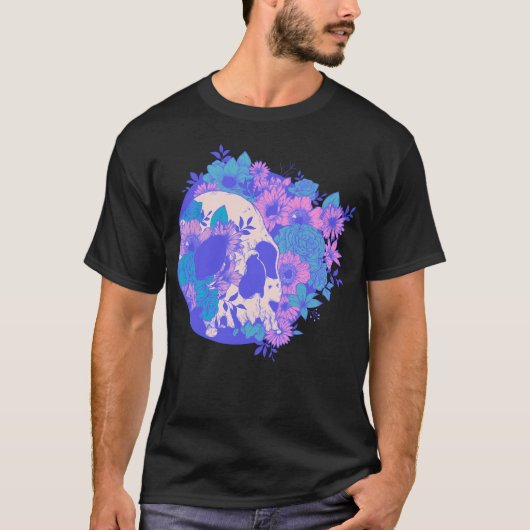 ピンクと紫のスカルと花 – フローラゴシック Tシャツ (正面)