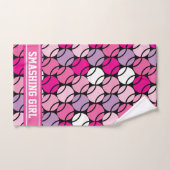 🎾ピンクと紫のテニスボール、イニシャル ハンドタオル (ハンドタオル)