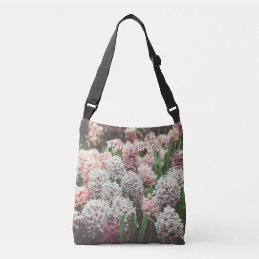 ピンクと紫のヒヤシンスの春園 クロスボディバッグ (正面)