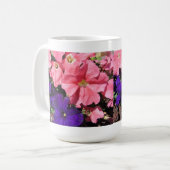 ピンクと紫のペチュニア コーヒーマグカップ (正面左)