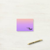 ピンクと紫のリステニス選手 ポストイット (デスク上)