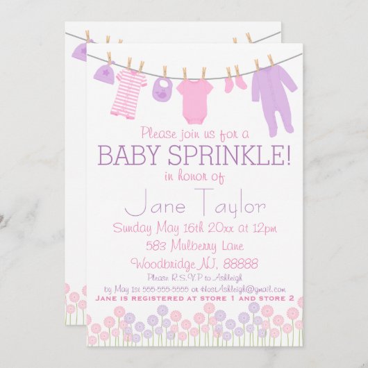 ピンクと紫の小さな服のベビー散水 招待状 (正面/裏面)