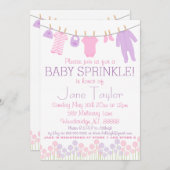 ピンクと紫の小さな服ベビースプリンクル 招待状 (正面/裏面)