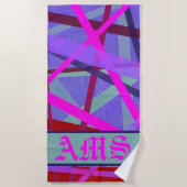 ピンクと紫の幾何学線パターンモノグラム ビーチタオル (正面)