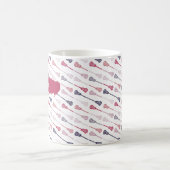ピンクと紫の斜めラクロススティックのパターン コーヒーマグカップ (中央)