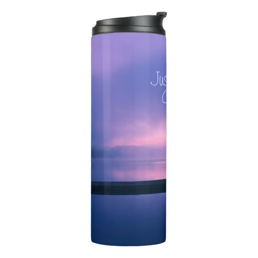 ピンクと紫の日の出が水に染み込む タンブラー (回転左)