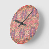 ピンクと紫の模様 ラウンド壁時計 (傾斜)