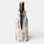 ピンクと紫の民族羽毛パターン ボトルクーラー (ボトル裏面)