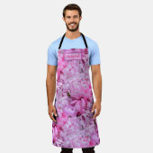 ピンクと紫の牡丹 エプロン (着用した状態)