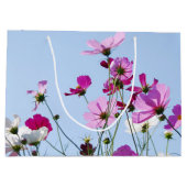 ピンクと紫の花かわいらしの牧草地写真 ラージペーパーバッグ (裏面)