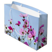 ピンクと紫の花かわいらしの牧草地写真 ラージペーパーバッグ (裏面アングル)