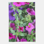 ピンクと紫の花の開花 キッチンタオル (縦)