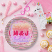 ピンクと緑のかわいらしハートパターンとイニシャル ペーパープレート (パーティー)