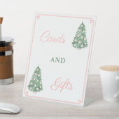 ピンクと緑のクリスマスツリーカードとギフトパーティー 台座サイン (インサイチュ)