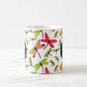 ピンクと緑のトンボのモノグラム コーヒーマグカップ (中央)