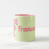 ピンクと緑のモノグラム文字Fと名前キッズ ツートーンマグカップ (中央)