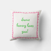 ピンクと緑の枕のデイジーの「fifi」 クッション (裏面)