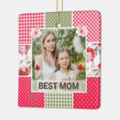 ピンクと緑の水色のフローラパッチワークママ セラミックオーナメント (左)