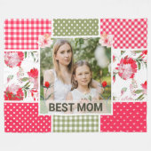 ピンクと緑の水色のフローラパッチワークママ フリースブランケット (正面(横))